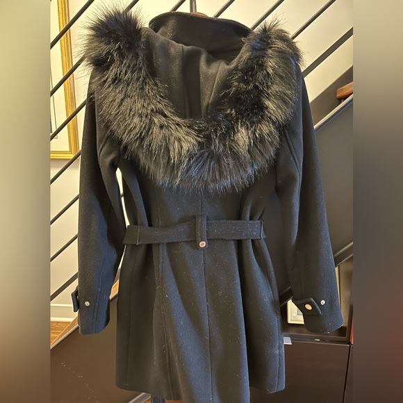 Calvin Klein belted jacket with fur hood - Picture 2 of 3